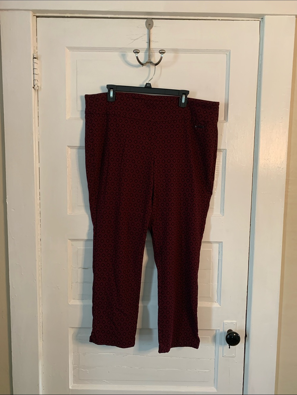 Roz & Ali Burgundy Geometric Ponte Cropped Pants